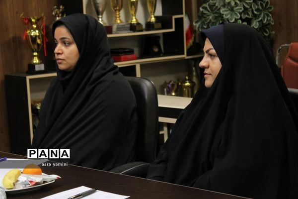 آیین تجلیل از سوادیاران ناحیه یک بهارستان