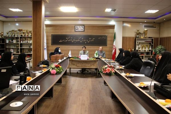 آیین تجلیل از سوادیاران ناحیه یک بهارستان