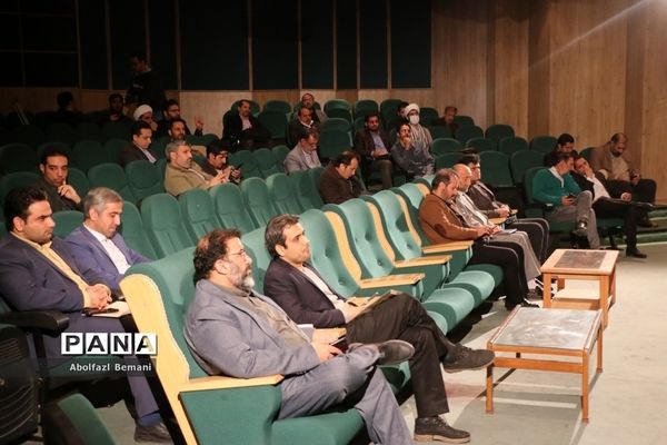نشست صمیمی معاون وزیر ارشاد با مدیران رسانه ها در قم