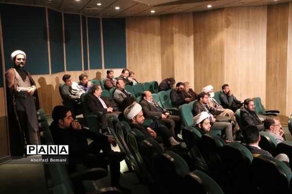 نشست صمیمی معاون وزیر ارشاد با مدیران رسانه ها در قم