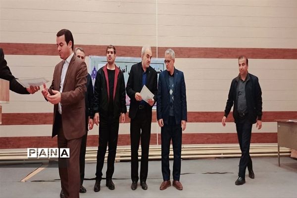 اهدای جوایز به برگزیدگانِ مسابقات قرآن و عترت شهرستان ایوان