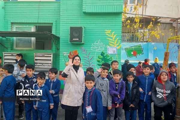 مسابقه موشک‌های آبی در دبستان پانزده خرداد ناحیه دو شهرری