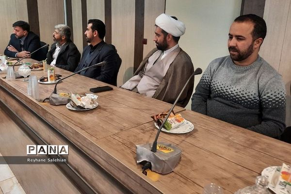 نشست بصیرتی همکاران اداری مدیریت آموزش و پرورش دماوند به‌مناسبت سالروز حماسه ۹ دی «روز میثاق با ولایت»