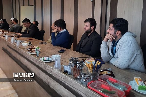 نشست بصیرتی همکاران اداری مدیریت آموزش و پرورش دماوند به‌مناسبت سالروز حماسه ۹ دی «روز میثاق با ولایت»