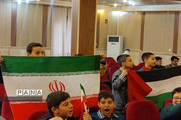 ‌مراسم دهه بصیرت ویژه دانش‌آموزان پسر در سالن شهید‌طحانی ملارد