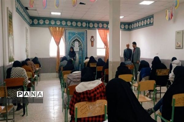 بازدید علی اسماعیلی مدیریت آموزش و پرورش قوچان از روند برگزاری امتحانات دی ماه