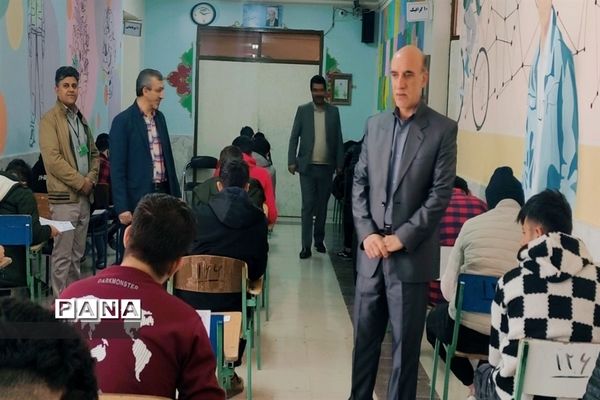 بازدید علی اسماعیلی مدیریت آموزش و پرورش قوچان از روند برگزاری امتحانات دی ماه