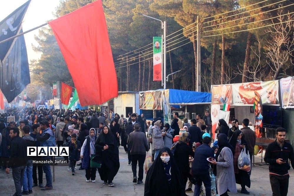 حال و هوای گلزار شهدا کرمان در چهارمین سالگرد شهادت حاج قاسم سلیمانی