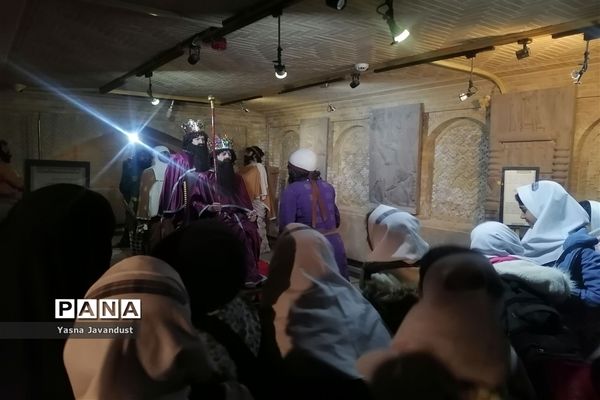 بازدید دانش‌آموزان دبستان امام جعفر صادق (ع) از مسجد نصیرالملک و خانه ی زینت الملوک