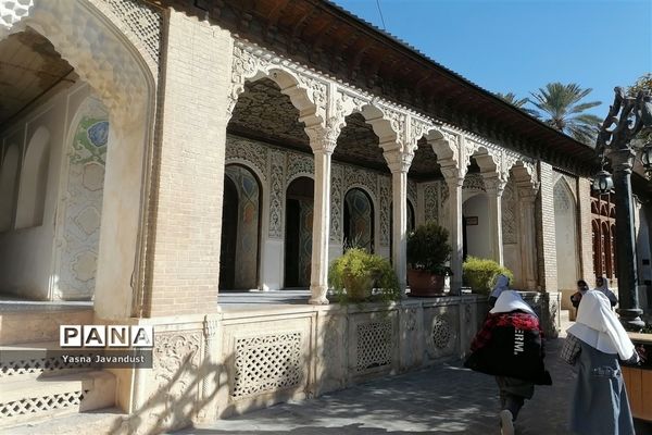 بازدید دانش‌آموزان دبستان امام جعفر صادق (ع) از مسجد نصیرالملک و خانه ی زینت الملوک