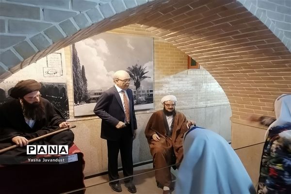 بازدید دانش‌آموزان دبستان امام جعفر صادق (ع) از مسجد نصیرالملک و خانه ی زینت الملوک