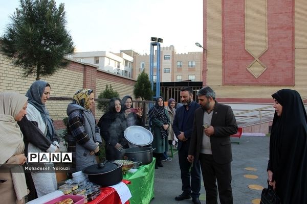 تقدیرازدانش‌آموزبرتر پویش امام زمان(عج) توسط مدیرکل آموزش و پرورش شهرستان‌های  تهران در اسلامشهر