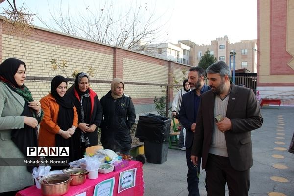 تقدیرازدانش‌آموزبرتر پویش امام زمان(عج) توسط مدیرکل آموزش و پرورش شهرستان‌های  تهران در اسلامشهر