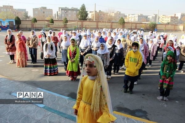 تقدیرازدانش‌آموزبرتر پویش امام زمان(عج) توسط مدیرکل آموزش و پرورش شهرستان‌های  تهران در اسلامشهر