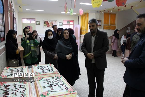 تقدیرازدانش‌آموزبرتر پویش امام زمان(عج) توسط مدیرکل آموزش و پرورش شهرستان‌های  تهران در اسلامشهر