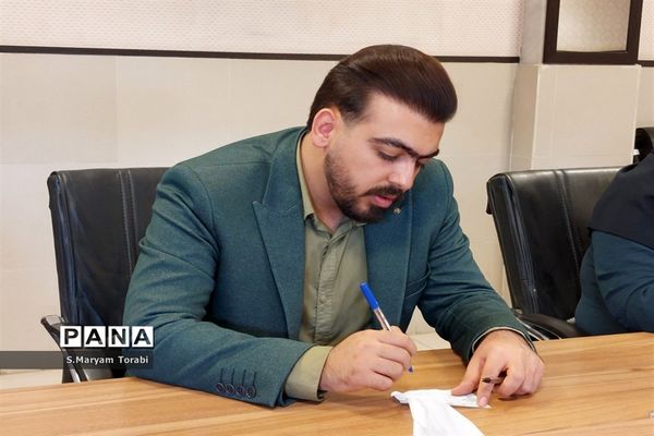 جلسه مسئولان سازمان‌های دانش‌آموزی مناطق 59 گانه فارس