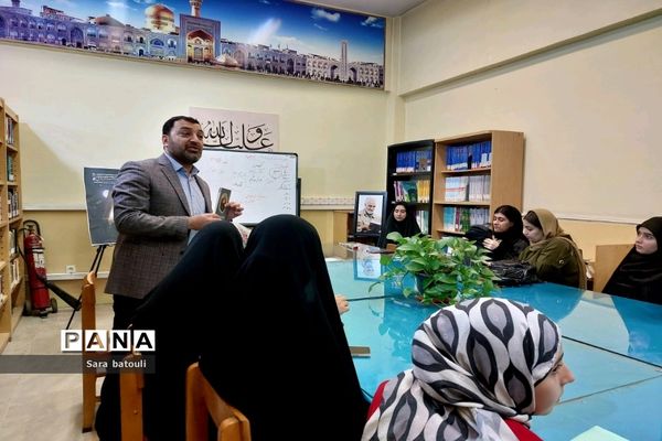 جلسه صمیمانه تعدادی از دانش‌آموزان منطقه ۱۸ با محوریت سردار دلها