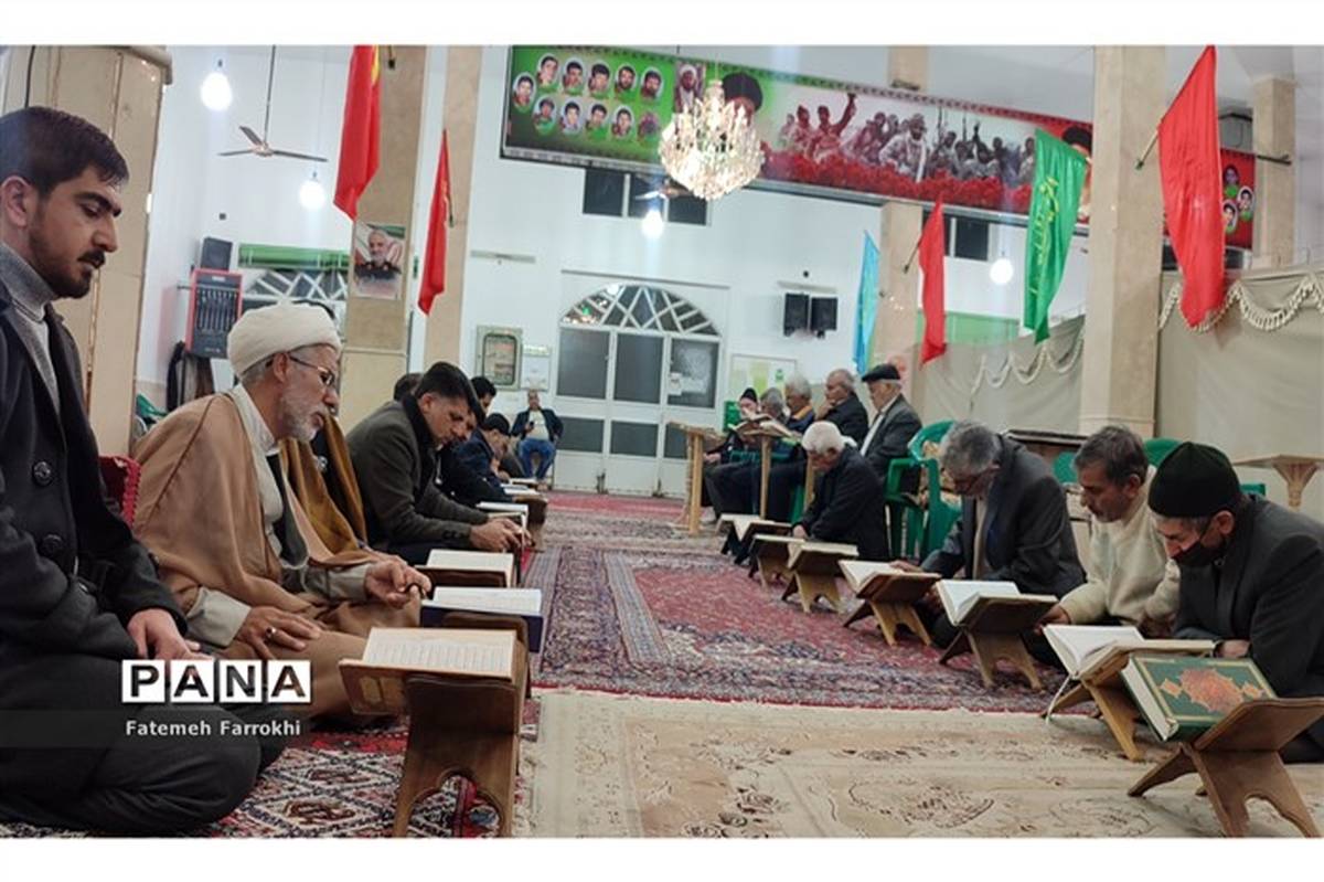 برگزاری محفل انس با قرآن به‌مناسبت سالگرد شهادت سردار سلیمانی در شهرستان آباده/ فیلم