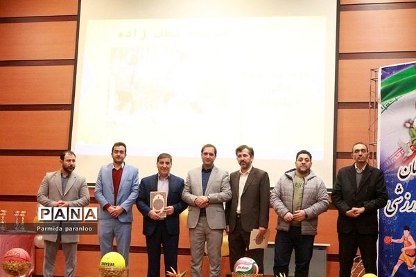 تجلیل و تقدیر از قهرمانان و مدال آوران عرصه ورزشی در سالن سجادیه بهارستان دو