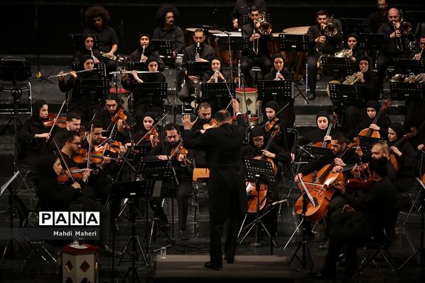 رونمایی از سمفونی «به قدقامت یاران»