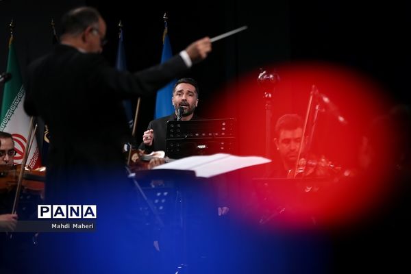 رونمایی از سمفونی «به قدقامت یاران»