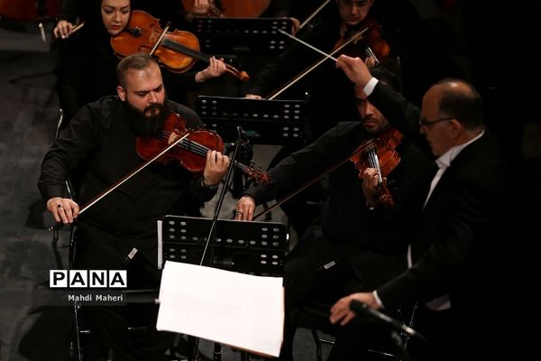 رونمایی از سمفونی «به قدقامت یاران»