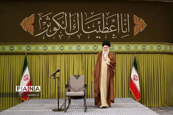 دیدار مداحان و شاعران اهل بیت‌(ع) با رهبر معظم انقلاب