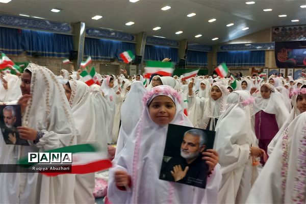 آغاز بهار بندگی و جشن تکلیف ۶۰۰ دانش‌آموز نومکلف دختر در مصای صفادشت