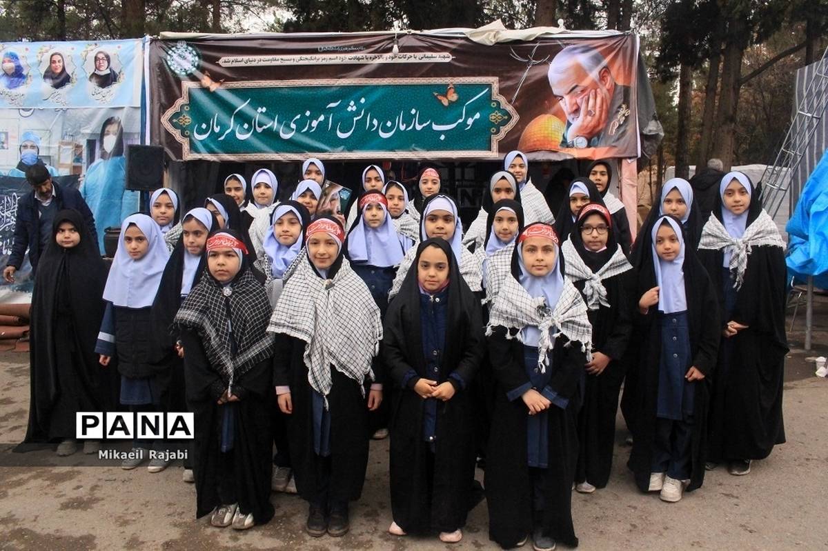 فعالیت‌های موکب سازمان دانش‌ آموزی در گلزار شهدا کرمان