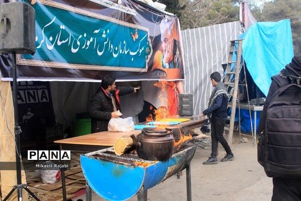 فعالیت‌های موکب سازمان دانش‌ آموزی در گلزار شهدا کرمان