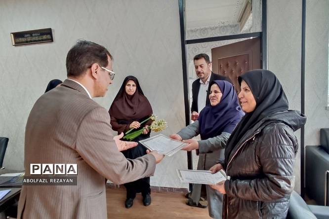 تقدیر از بانوان شاغل در اداره آموزش و پرورش کهریزک