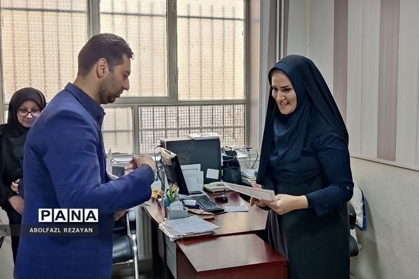 تقدیر از بانوان شاغل در اداره آموزش و پرورش کهریزک