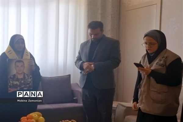 دیدار مسئولان پرورشی ناحیه شش مشهد مقدس با خانواده شهید مدافع حرم جاوید یوسفی