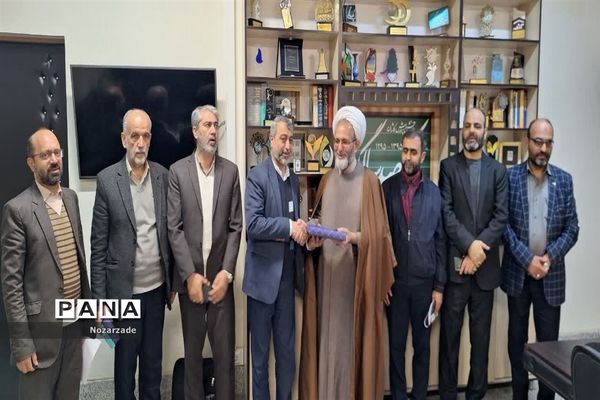 جلسه هم اندیشی مسئول موسسه ترویج فرهنگ قرآنی و مدیران آموزش‌و پرورش کاشان
