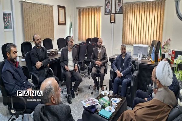 جلسه هم اندیشی مسئول موسسه ترویج فرهنگ قرآنی و مدیران آموزش‌و پرورش کاشان