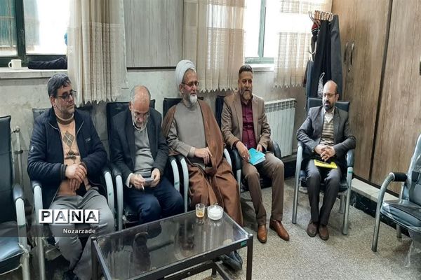 جلسه هم اندیشی مسئول موسسه ترویج فرهنگ قرآنی و مدیران آموزش‌و پرورش کاشان