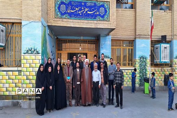 جلسه هم اندیشی مسئول موسسه ترویج فرهنگ قرآنی و مدیران آموزش‌و پرورش کاشان