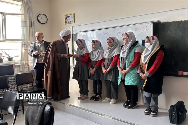 جلسه هم اندیشی مسئول موسسه ترویج فرهنگ قرآنی و مدیران آموزش‌و پرورش کاشان