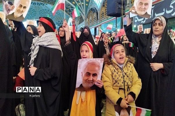 اجتماع باشکوه فرزندان حاج قاسم در اصفهان