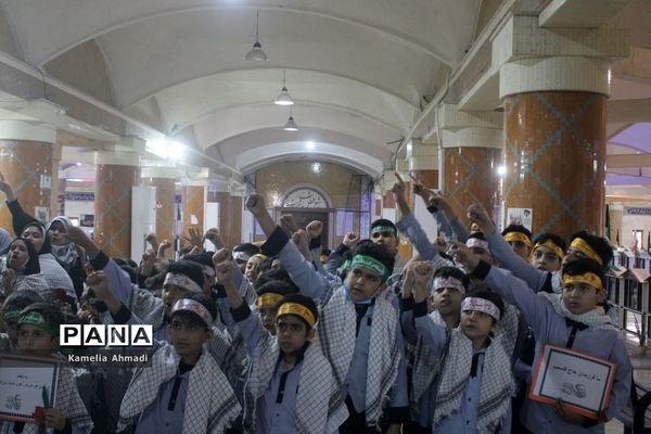 تجدید میثاق دانش‌آموزان با شهدا در بوشهر