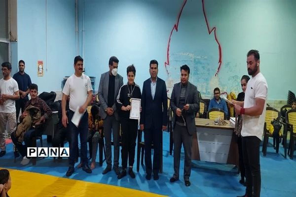 اولین دوره مسابقات کشتی مدارس بافق