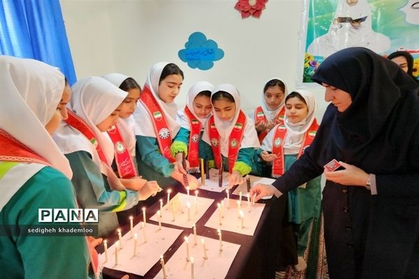یاد شهدای دانش‌آموز حادثه تروریستی کرمان در دبستان شهیدان حجازی گلوگاه