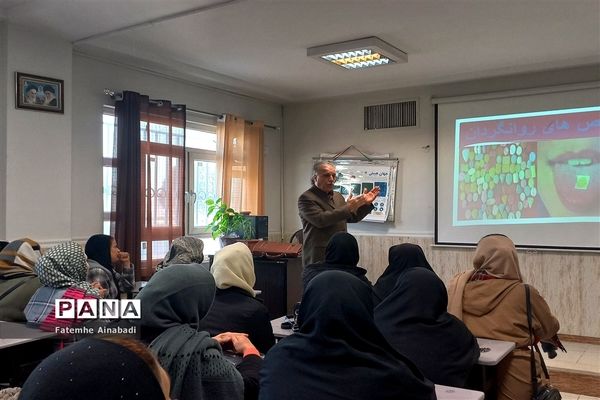 جلسه آموزش خانواده در دبیرستان شاهد شهدای اقتدار شهرستان ملارد