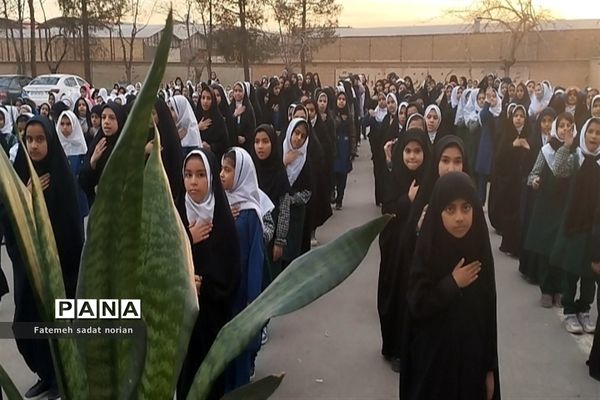 مراسم یادبود شهدای تروریستی شهر کرمان در دبستان شهید کامجو