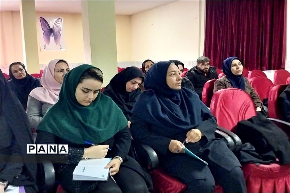 نشست توانمندسازی مراقبین سلامت ناحیه یک بهارستان