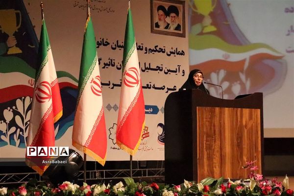 همایش بانوان تاثیرگذار عرصه تعلیم و تربیت