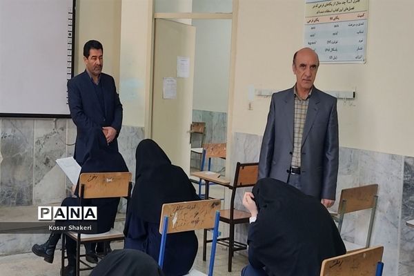 بازدید مدیر آموزش و پرورش قوچان از روند برگزاری امتحانات نوبت اول