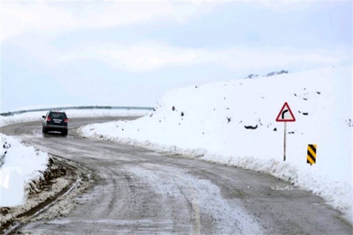 بارش برف و باران در جاده‌های ۱۱ استان