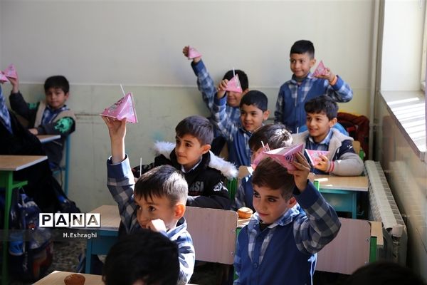 توزیع شیر رایگان در مدارس ابتدایی استان چهارمحال و بختیاری