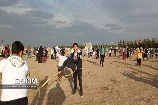 جشنواره بادبادک‌ها در روز ملی هوای پاک در صفادشت